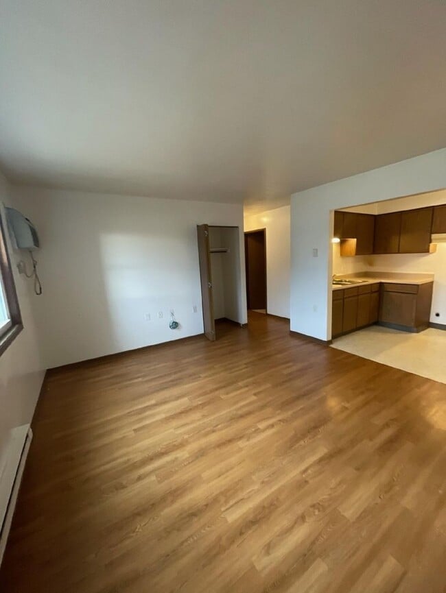 Building Photo - Pleasantville