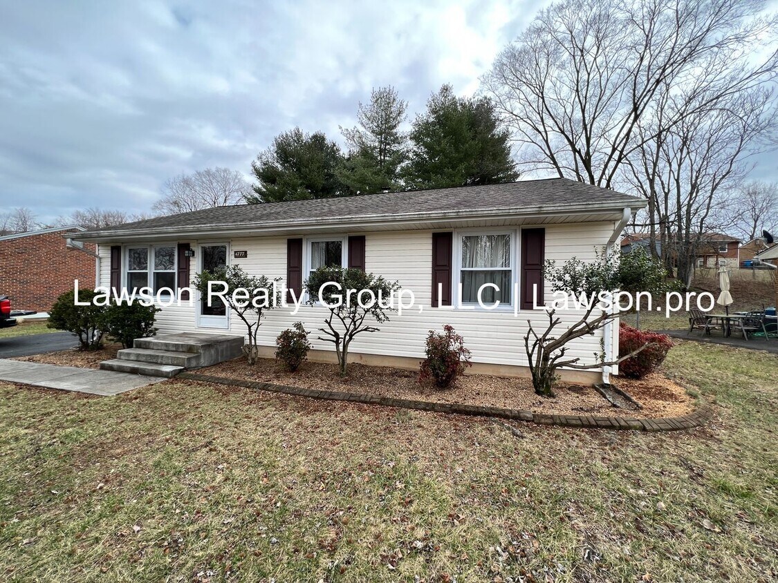 Primary Photo - Charming Hollins Three Bedroom with Fenced...