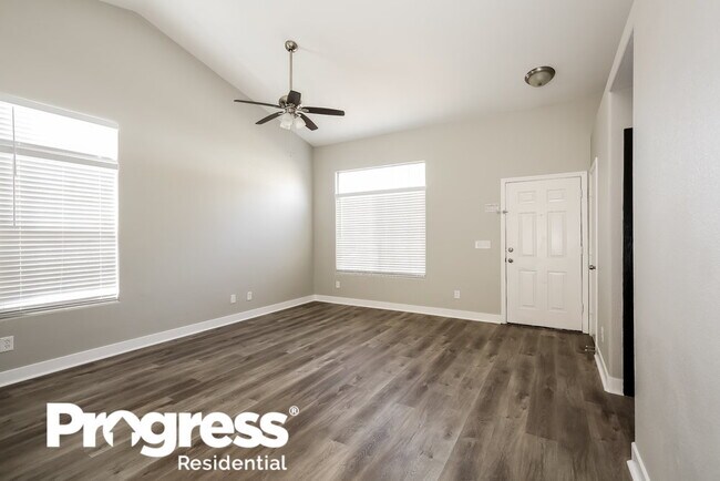 Building Photo - 833 Zinnia Cir