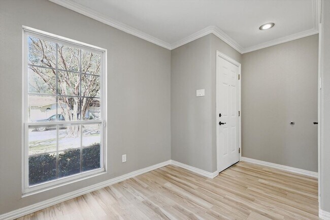 Foto del edificio - 422 Clover Ln