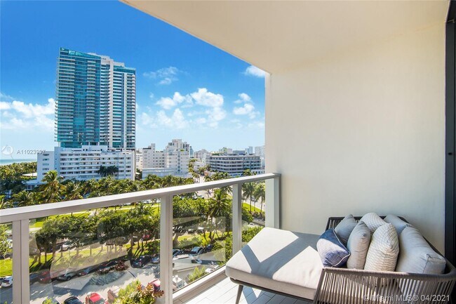 Building Photo - 2201 Collins Ave