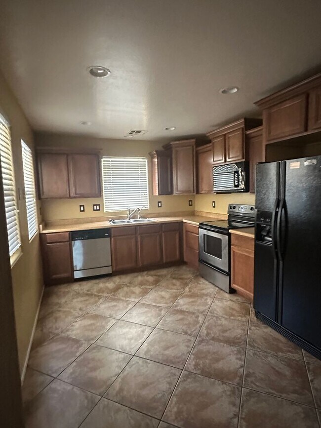 Foto del edificio - 4 BEDROOM HOME IN LYONS GATE