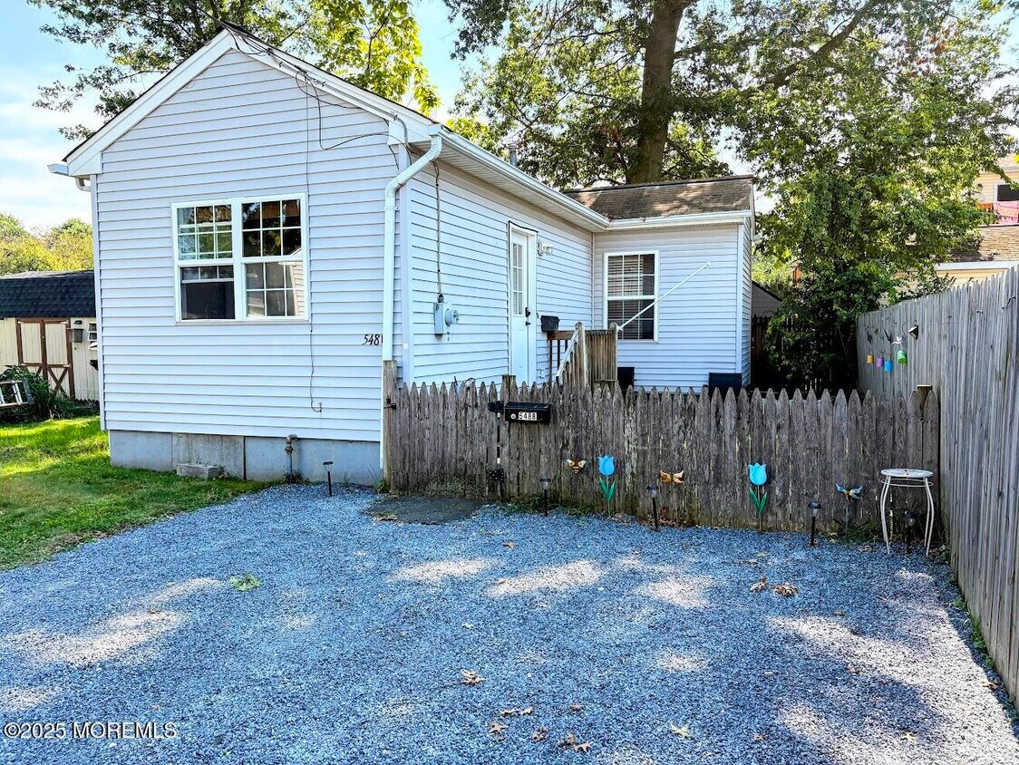 Foto principal - 548 Clark Ave
