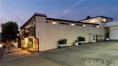 Foto del edificio - 577 Ramona Ave