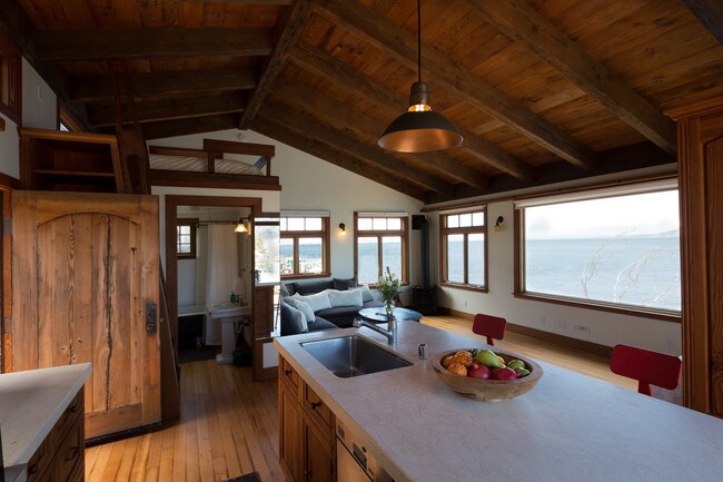 Building Photo - 305 Shoreside Dr