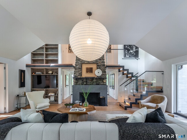 Building Photo - 110 Sharon Rd