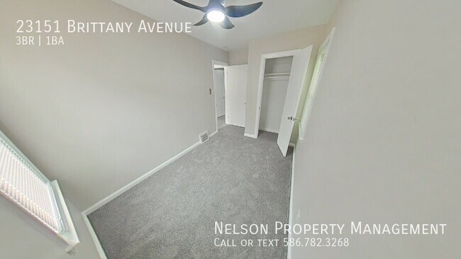Foto del edificio - 23151 Brittany Ave