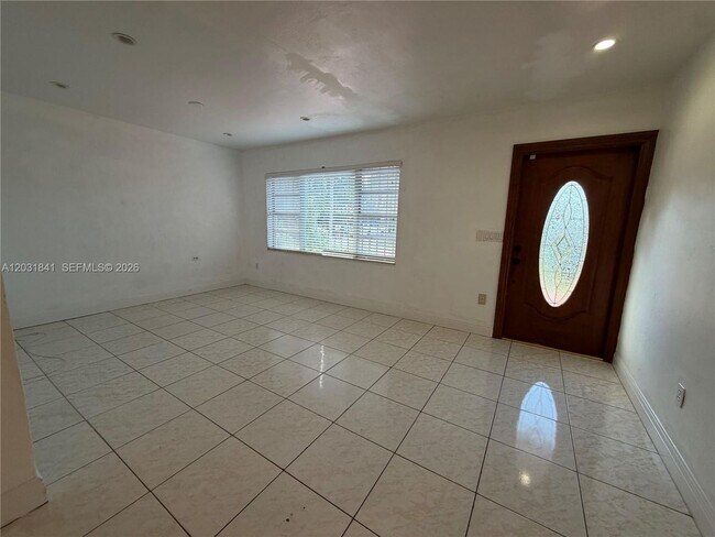 Foto del edificio - 6318 SW 27th St
