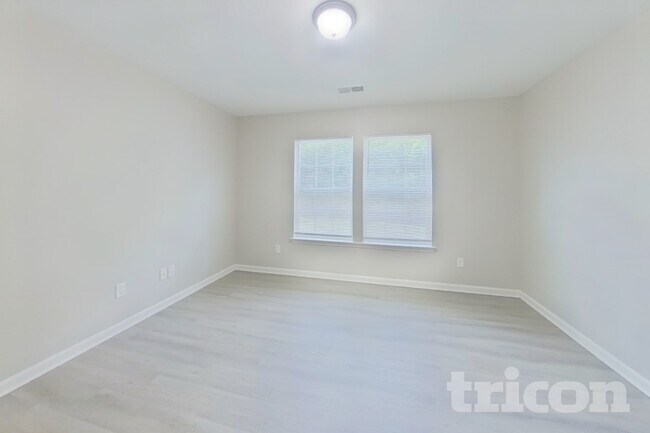Foto del edificio - 344 Longfellows Ln