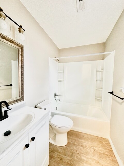 Building Photo - 411 E 2nd St