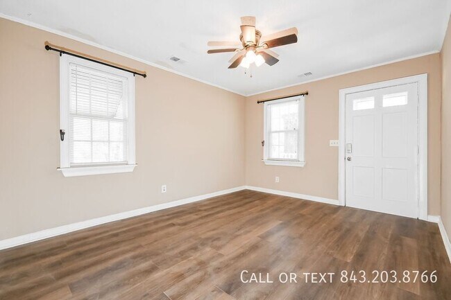 Foto del edificio - 6088 Bears Bluff Rd