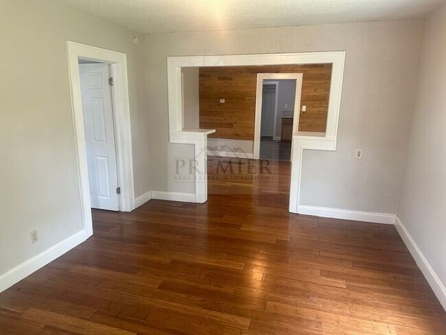 Building Photo - 3 bd/2 ba House - Rent $1399 - 1875 S Coy ...