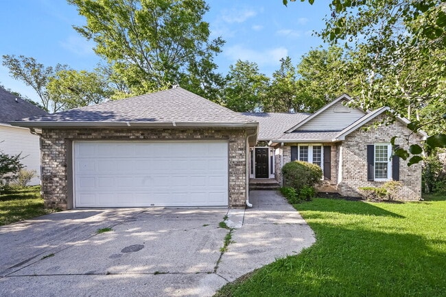 Building Photo - 606 Knollwood Dr