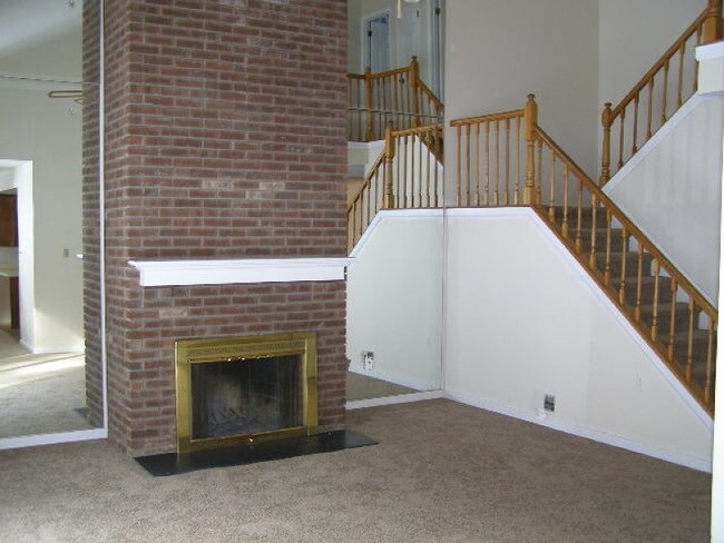 Building Photo - 109 Goldfinch Dr