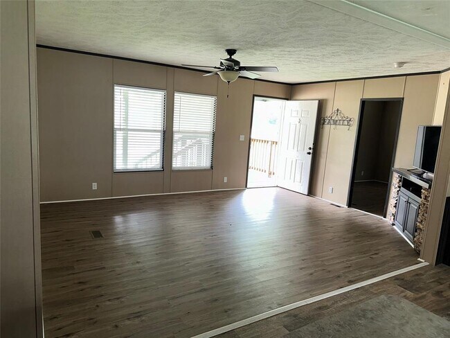 Building Photo - 146 Creekside Dr