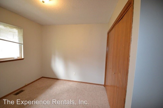 Building Photo - 1209 E Plum Creek Rd