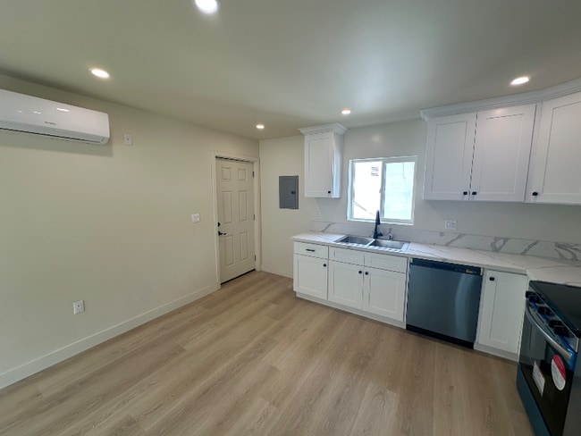Building Photo - 616 A