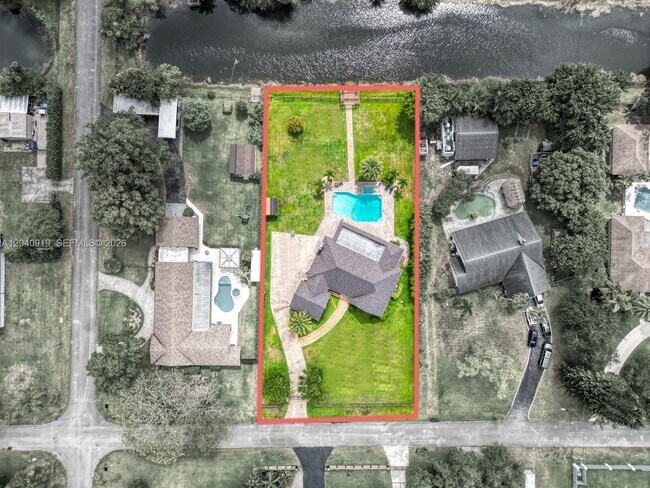 Foto del edificio - 4920 SW 170th Ave