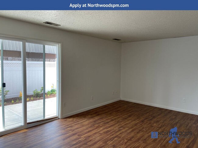 Building Photo - Newly Renovated 2 Bedroom 1.5 Bathroom Dup...