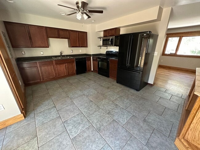Building Photo - Spacious 4 Bedroom Rancher with Finished B...