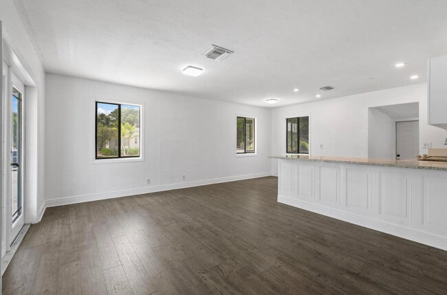 Building Photo - 641 Forest Hill Blvd