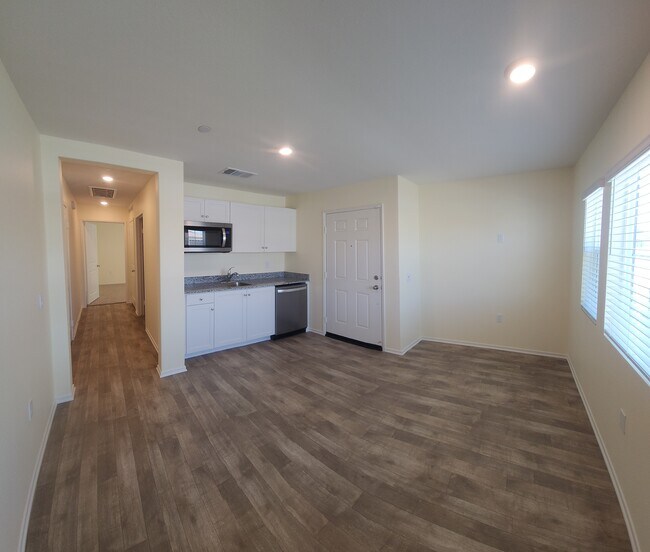 Building Photo - 438 Hollyhock St