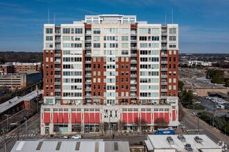 Building Photo - 400 W North St