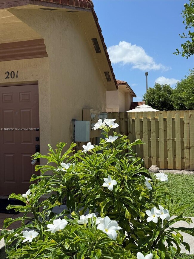 Foto del edificio - 17354 NW 74th Ave