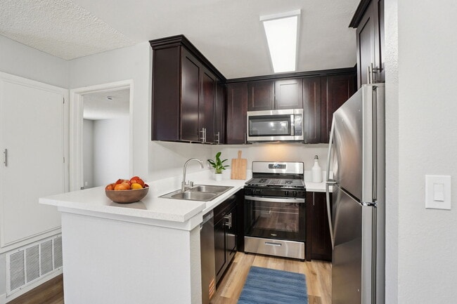 Building Photo - Saticoy Gardens