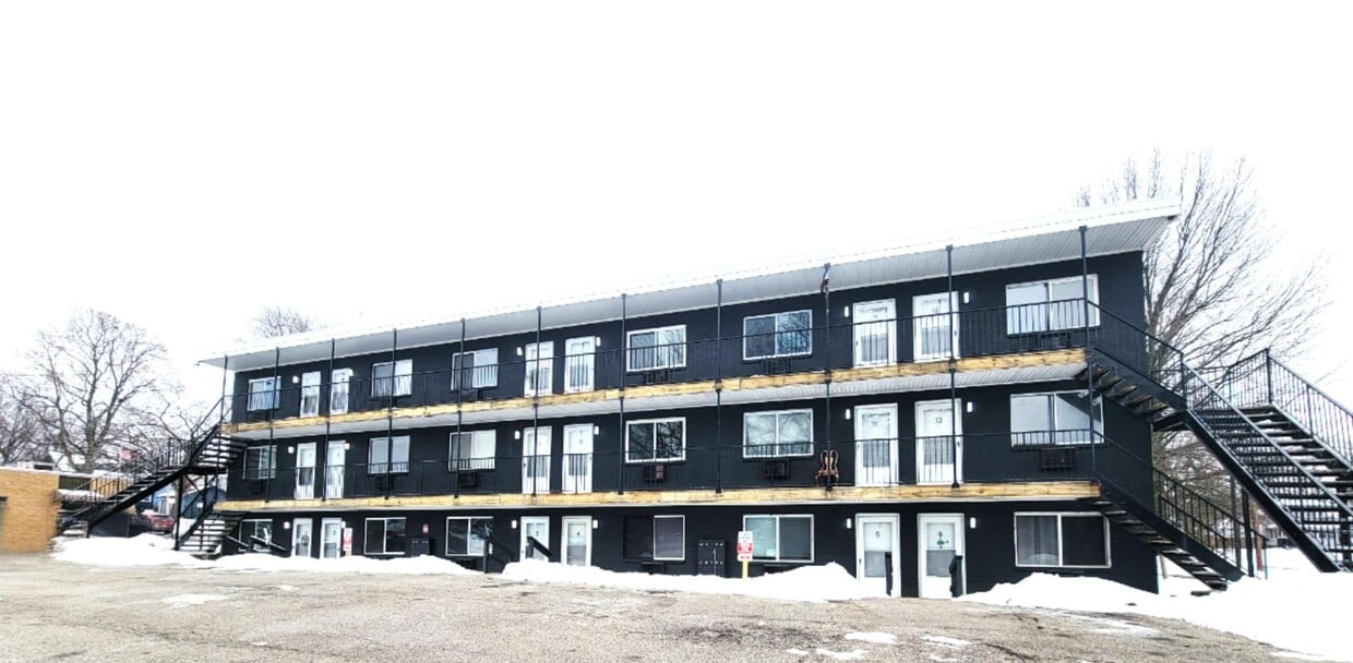 Building Photo - 2547 Manchester Rd