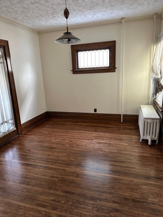 Comedor - 705 2nd St NW