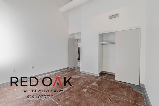 Foto del edificio - 430 S Broadway