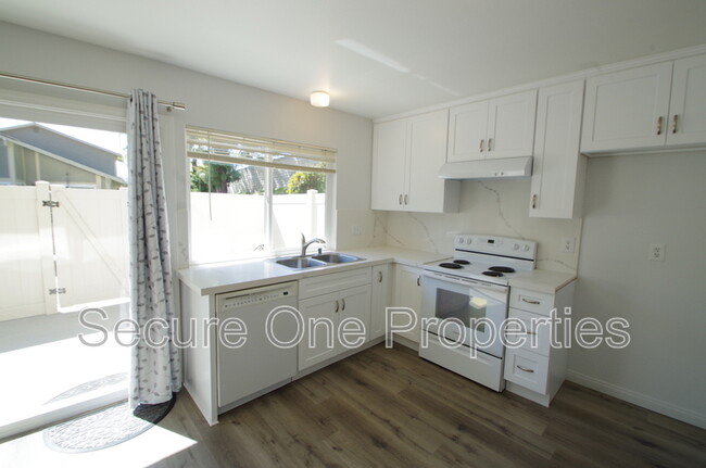 Building Photo - 491 Serento Cir
