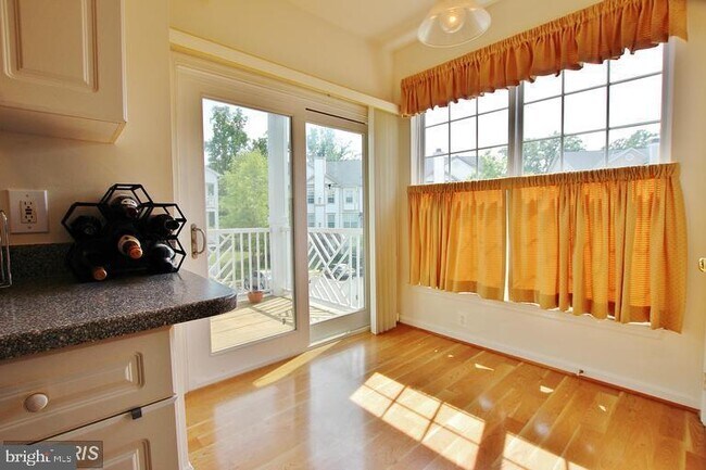 Foto del edificio - 5963 Founders Hill Dr