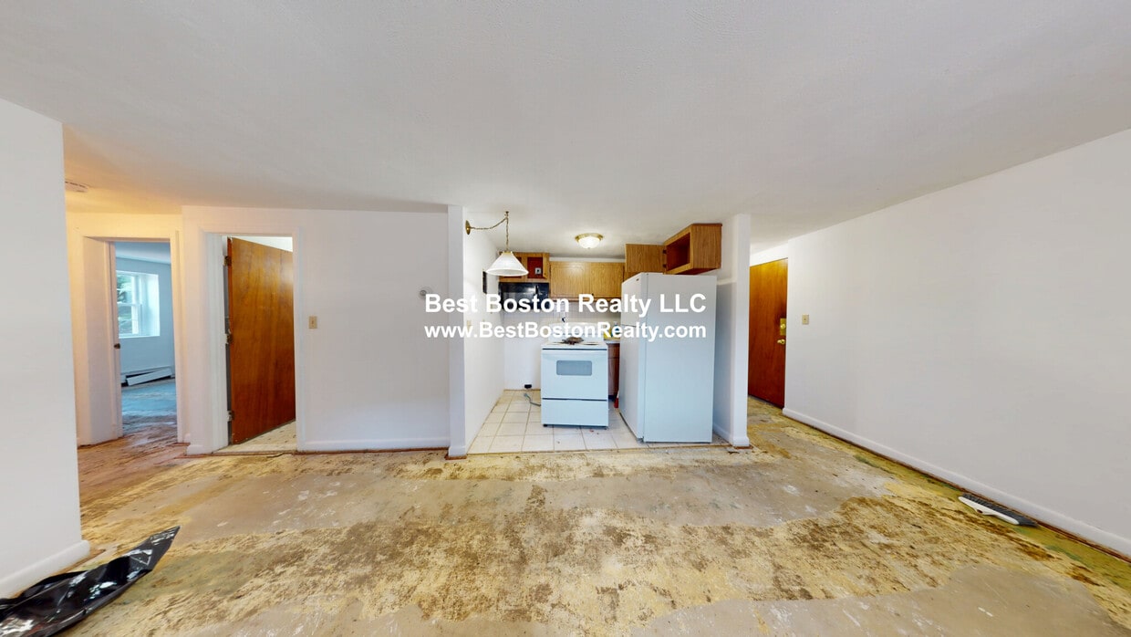 Primary Photo - 7 Meridian St