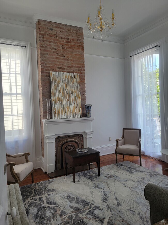 Sala de estar/oficina, - Recientemente renovado, muebles nuevos - 1220 Harmony St