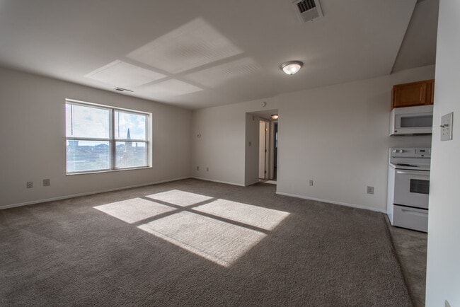 Building Photo - 310 Oak