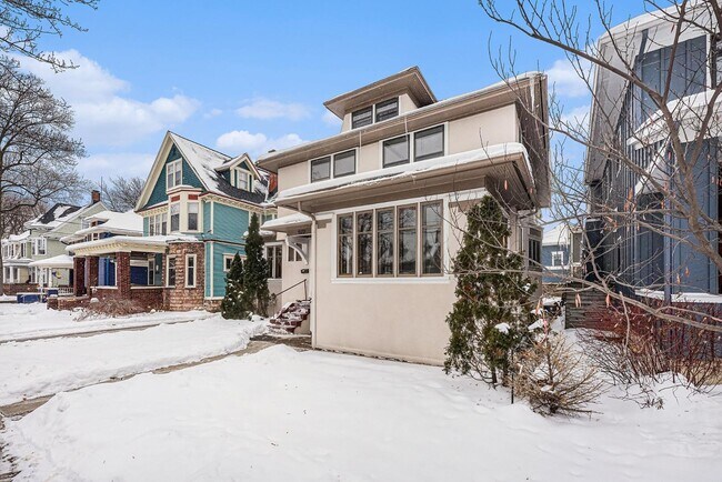 Building Photo - 572 Madison Ave SE