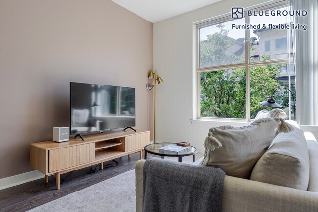 Foto del edificio - 11000 NE 10th St