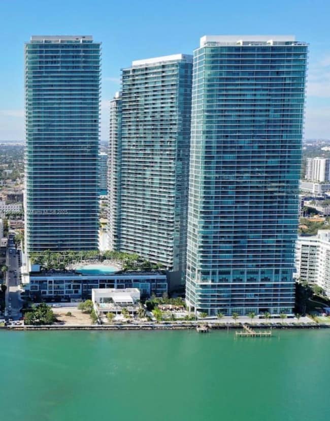 Building Photo - 650 NE 32nd St