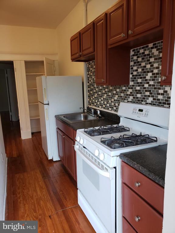 Foto del edificio - 303 E 33rd St