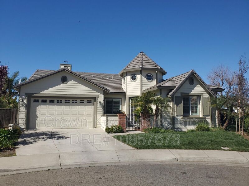 Foto principal - 954 Bear Ct