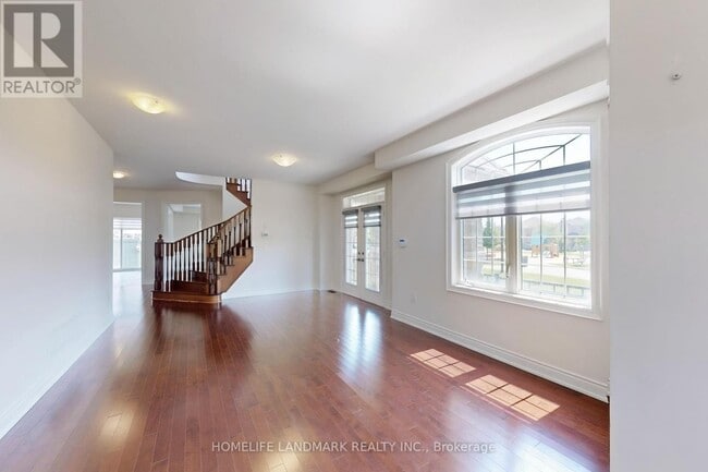 Building Photo - 1533 Devine Pt