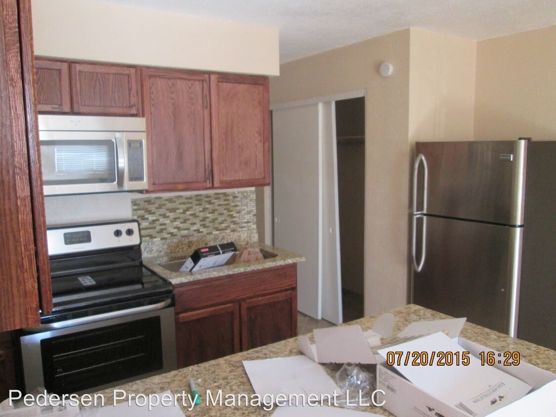 135 N Palo Verde Dr, Apache Junction, AZ 85120 Room for Rent in