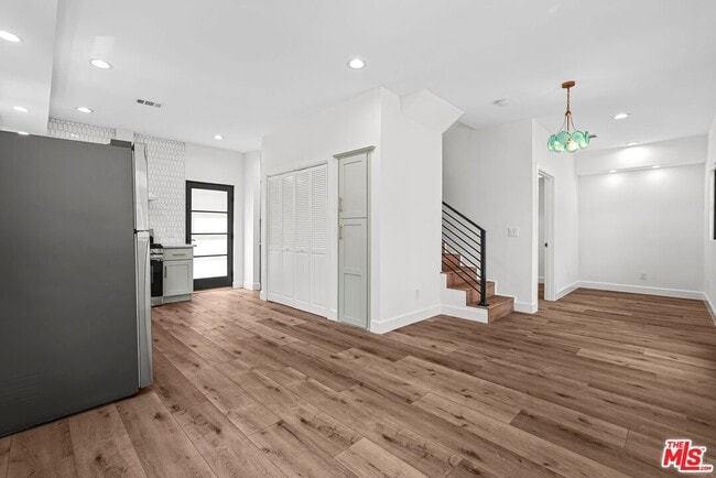 Foto del edificio - 720 W Altadena Dr