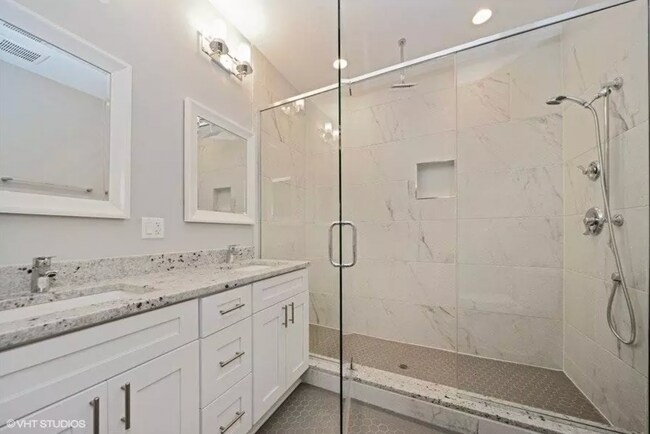 Foto del edificio - 1750 W Summerdale Ave