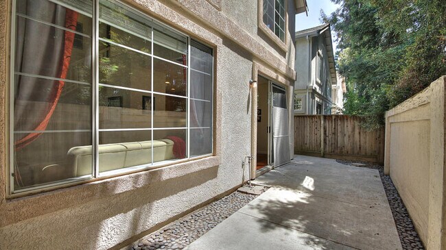 Building Photo - 625 Amberfield Ter