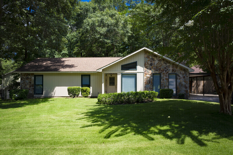 Primary Photo - 4300 Bridgecrest Dr