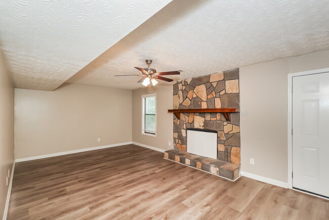 Foto del edificio - 4140 Hawkins Crossing