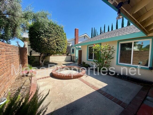 Building Photo - 1004 N Del Sol Ln